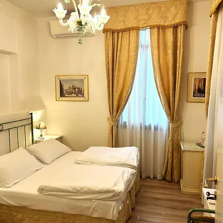 Casanova Oda ve Kahvaltı 4*