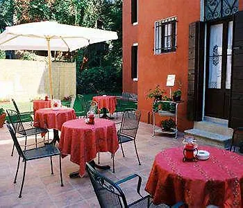 Couette-café Casanova 4*