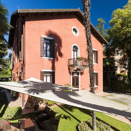 Casanova Bed & Breakfast 4*