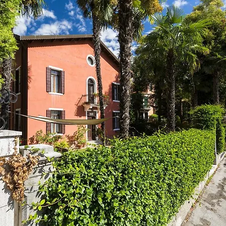 Casanova Bed & Breakfast 3*